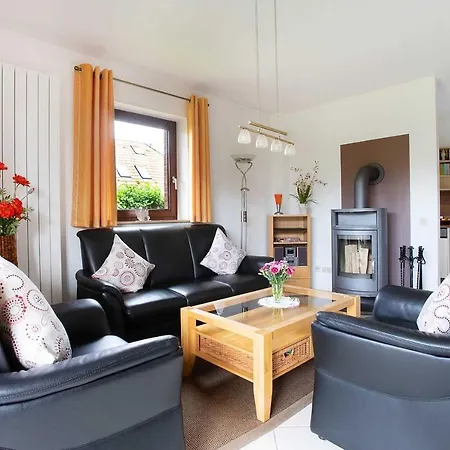 Britschock Mit Eingezaeuntem Garten Und Sauna *
