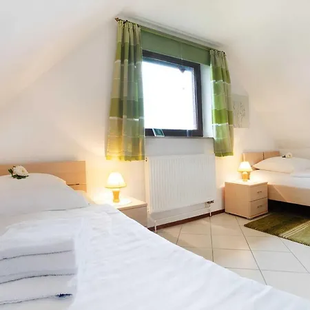 Holiday home Britschock Mit Eingezaeuntem Garten Und Sauna *