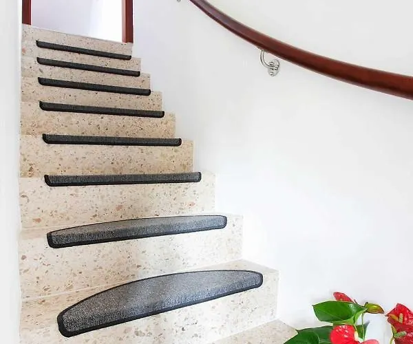 Britschock Mit Eingezaeuntem Garten Und Sauna *